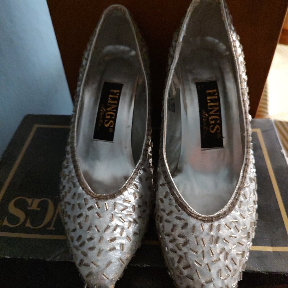 Vintage 90s flings pumps